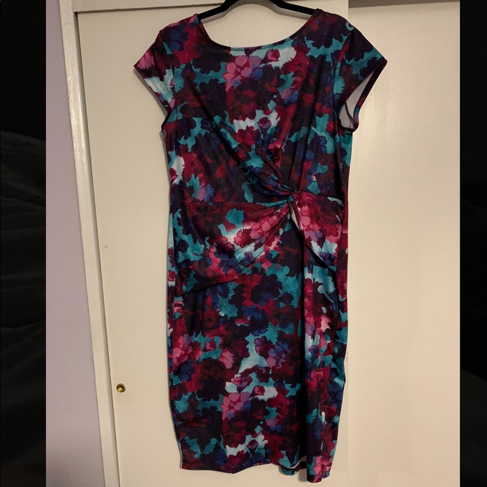 Short sleeve floral bodycon dress